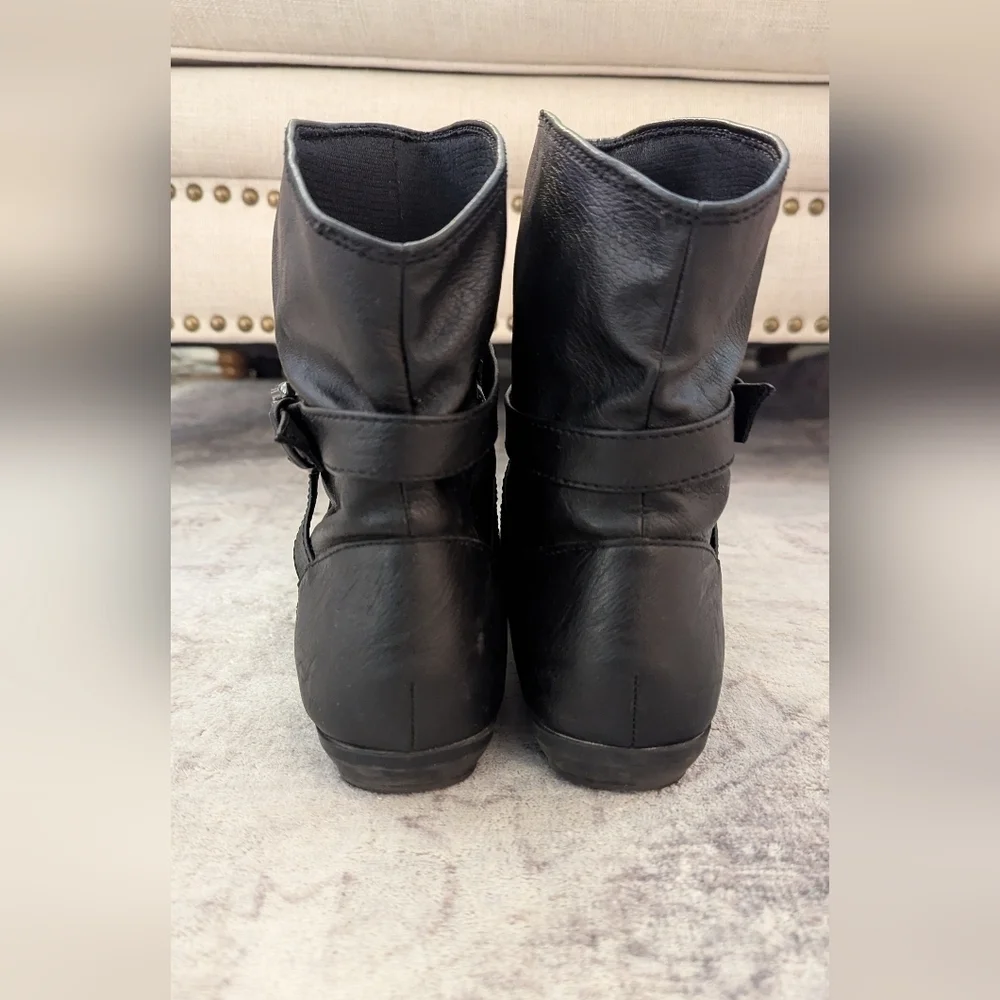 American Woman's Classic Boots Size
